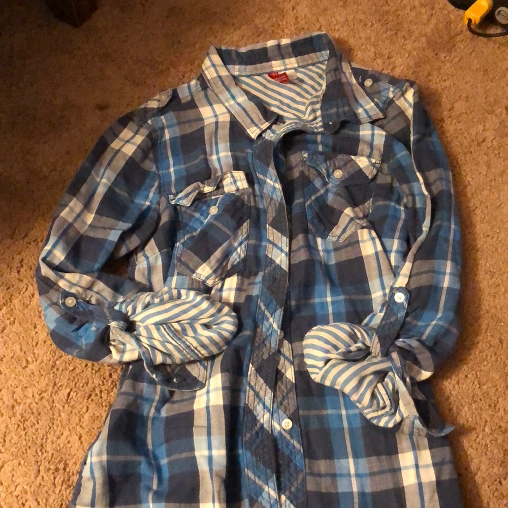 Cute divided size 2 plaid shirt